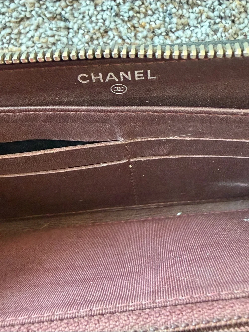 CHANEL Black Quilted Zip-Around Leather Card Holder with Gold CC